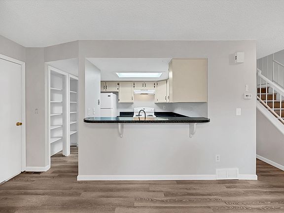 5th image of 8005 W 90th Dr