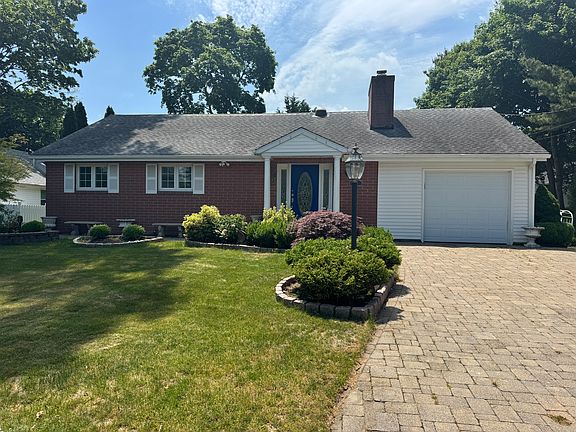 2nd image of 92 Grove Beach Rd S