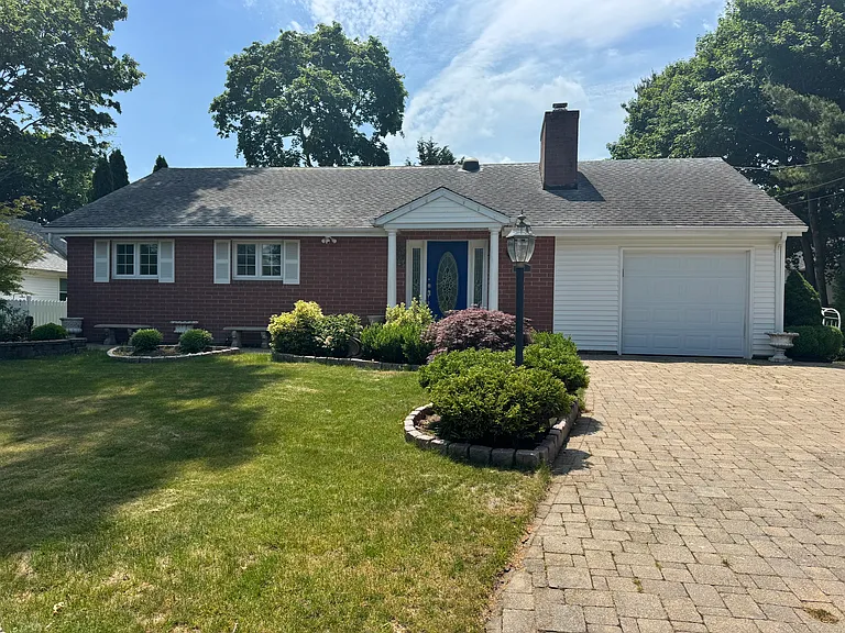92 Grove Beach Rd S — Photo 2