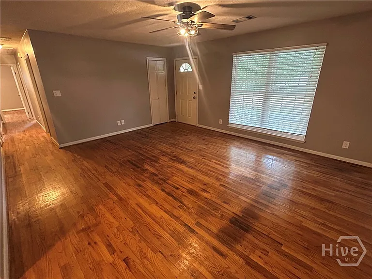 1020 Tuxedo Ln — Photo 8