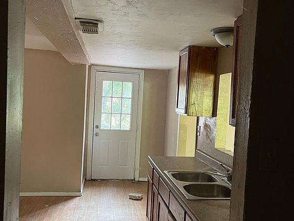 4th image of 4305 Blackstone Dr