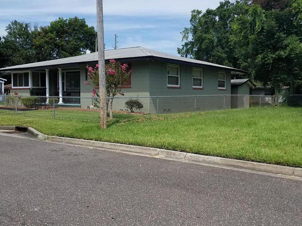 2nd image of 2215 Tyler St