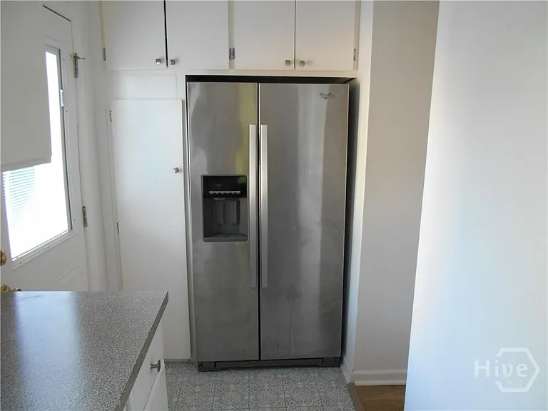242 Price St — Photo 5