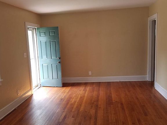 3rd image of 104 W Ocean Ave