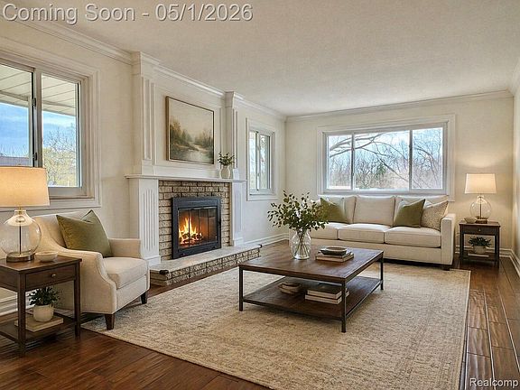 5th image of 771 Edgewood Dr
