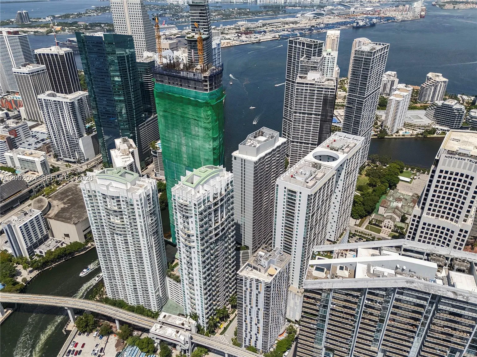 Viceroy Residences — Photo 2
