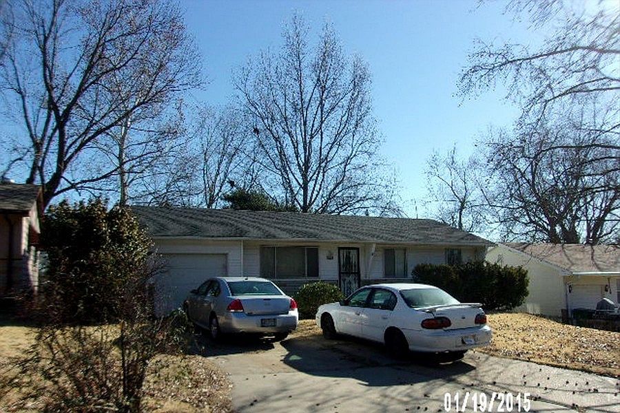 1st image of 10124 Crown Point Dr