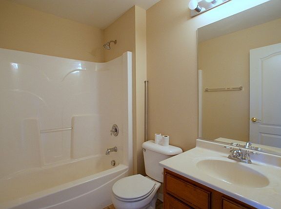 4th image of 102 Village Station Ln
