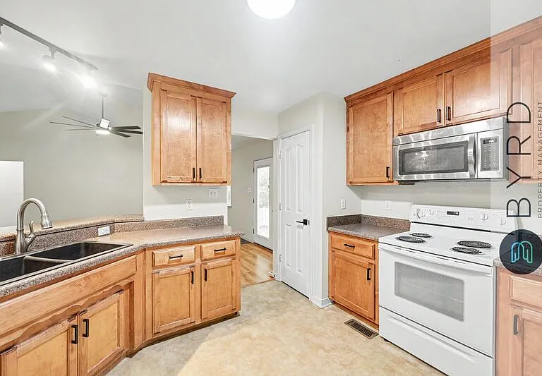 19218 Brevard Dr — Photo 11
