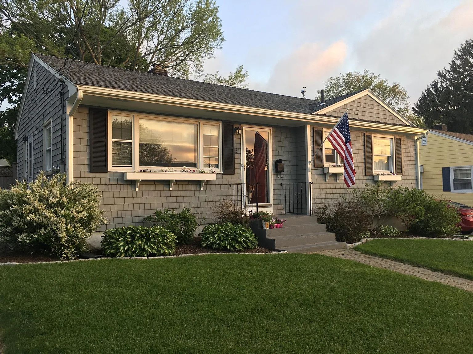 31 Sheffield Ave — Photo 1