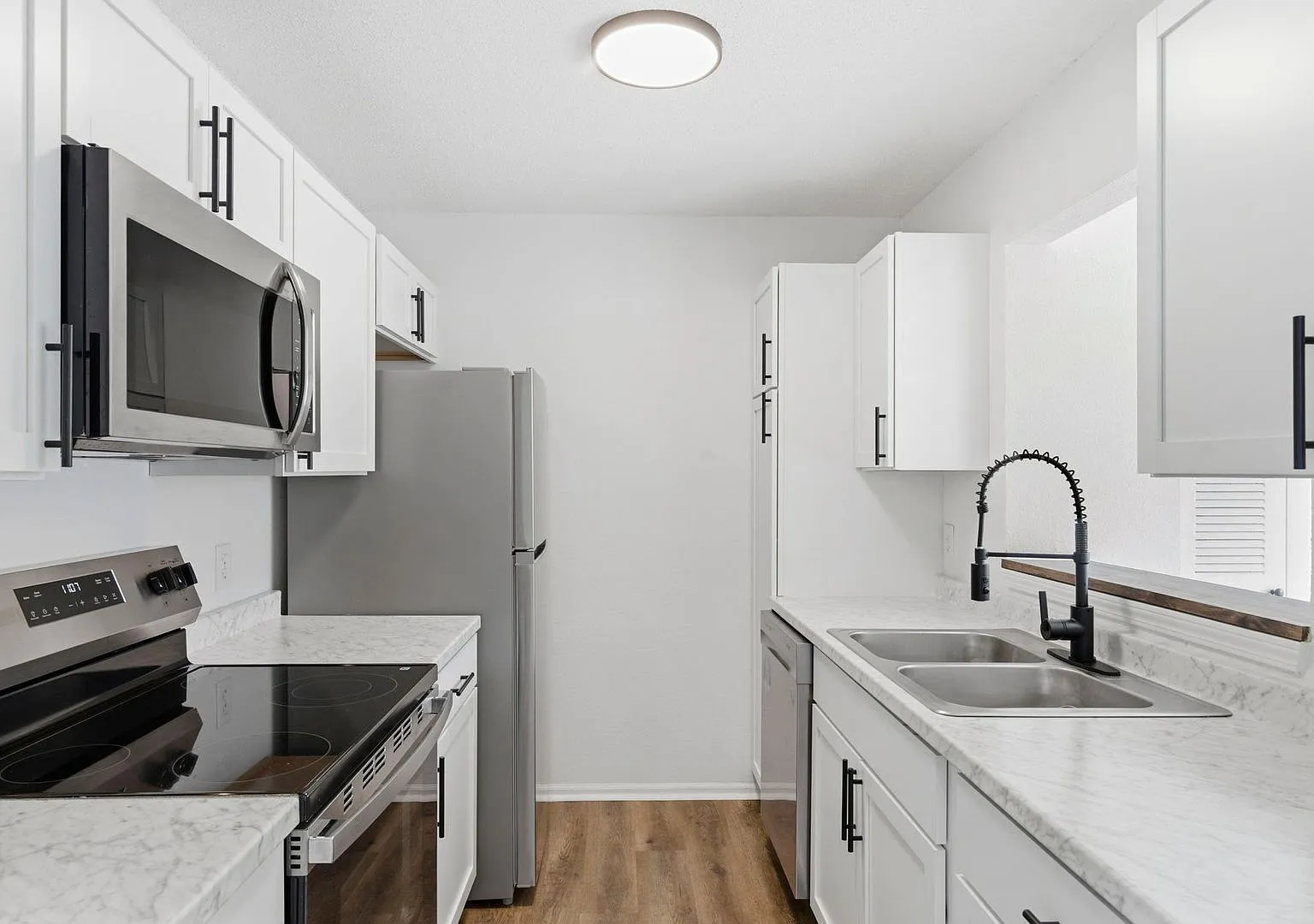 Pickwick Place — Photo 1