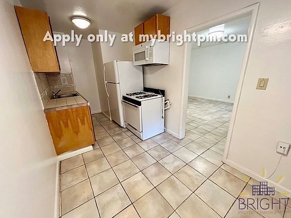 5th image of 2812 D St #22
