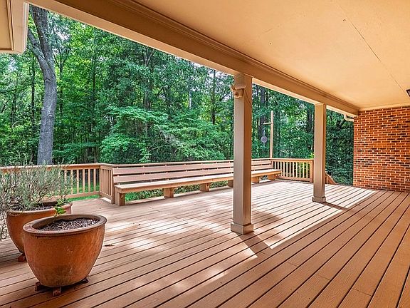 4th image of 3517 Honeysuckle Dr