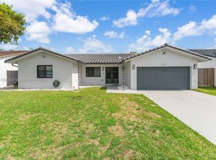 15842 SW 105th St, Miami, FL 33196