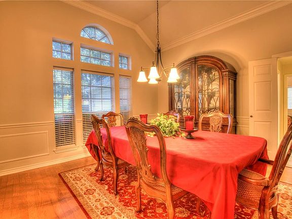 5th image of 2111 Birdwood Cir