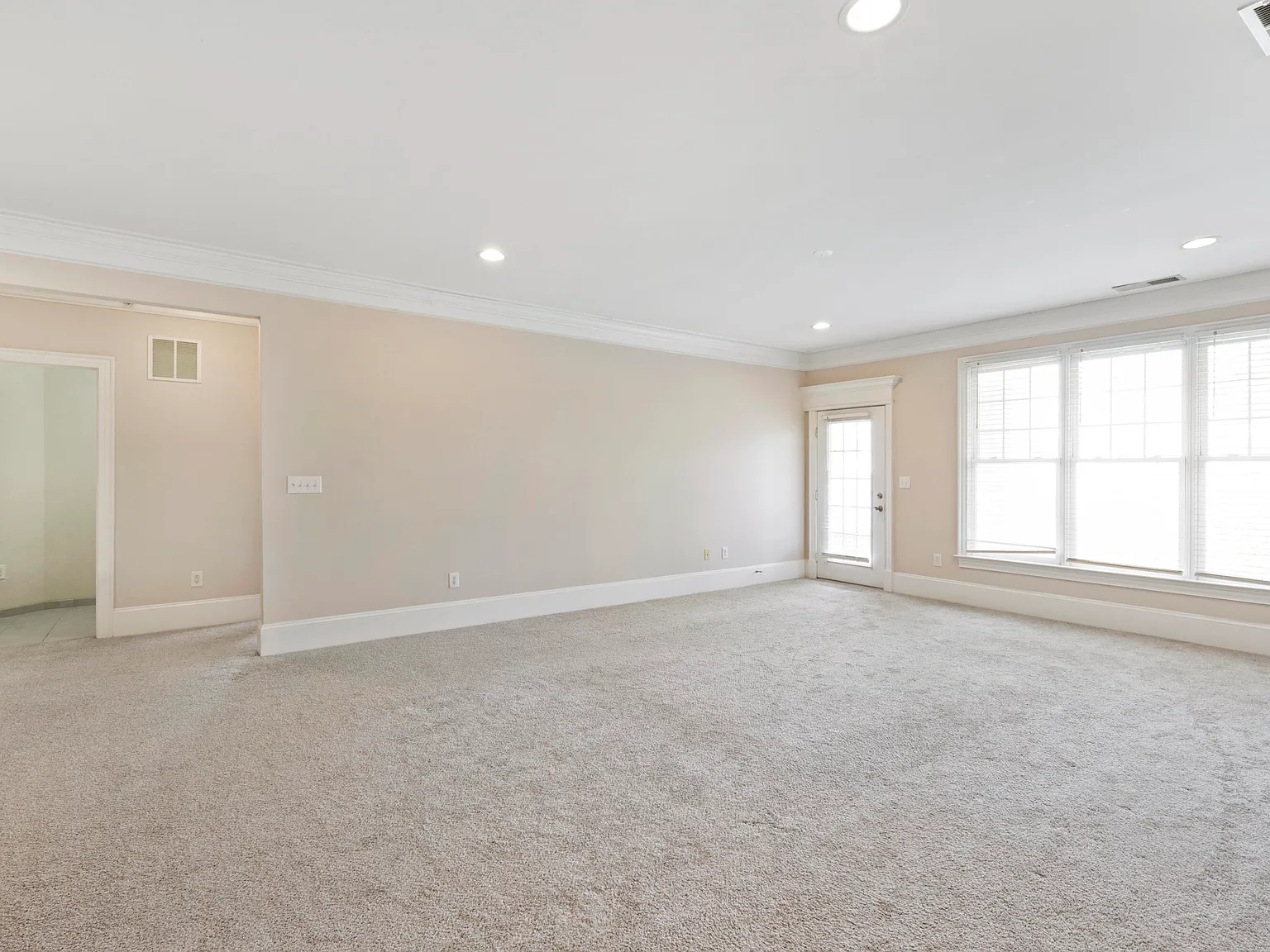 2 bed, 2.0 bath, 1438 sqft, $1,595 — Photo 3