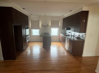 555 Heath St #2R, Chestnut Hill, MA 02467