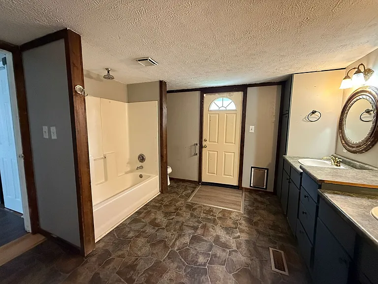 1325 S G St — Photo 8