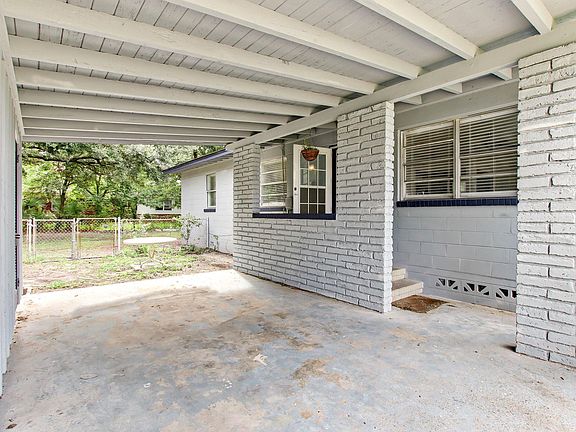 3rd image of 3129 Plumtree Dr