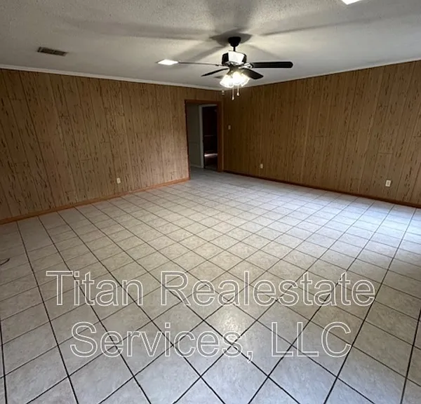 413 Woodvale Ave — Photo 6