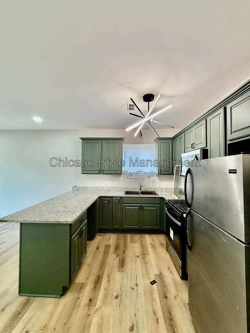 3 bed, 2.0 bath, 1500 sqft, $2,250 — Photo 3