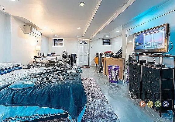 5th image of 1076 Greene Ave #8A