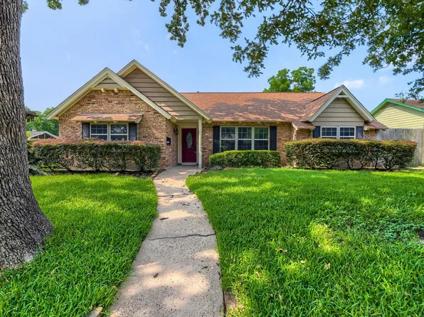 5919 Greenmont Dr, Houston, TX 77092
