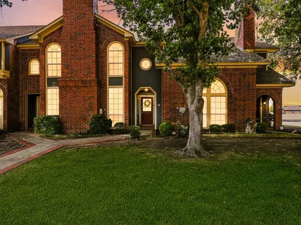 136 Cobblestone Row, Denton, TX 76207