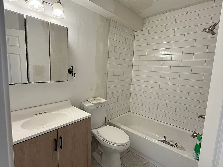 1607 Goodview Ave N #1609 — Photo 10
