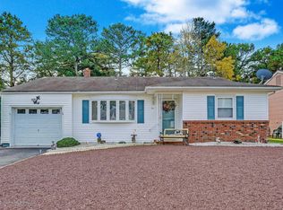 5 Caldwell Dr, Toms River, NJ 08757