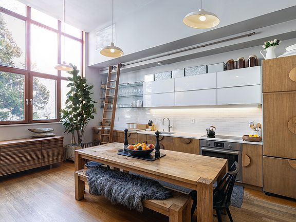 2nd image of 44 Sharon St #2