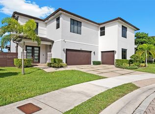 9121 NW 161st Ter, Miami Lakes, FL 33018