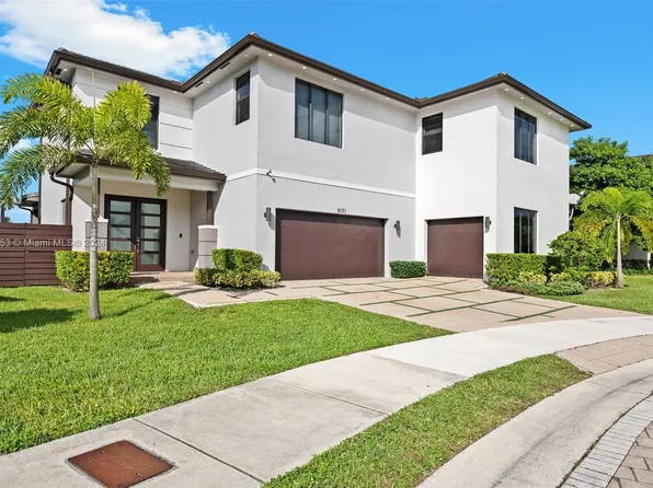 9121 NW 161st Ter, Miami Lakes, FL 33018
