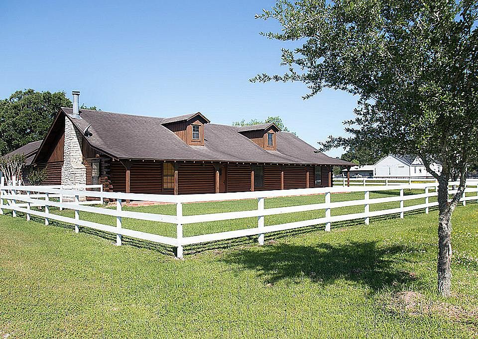 1st image of 26337 Forest Hills Ln