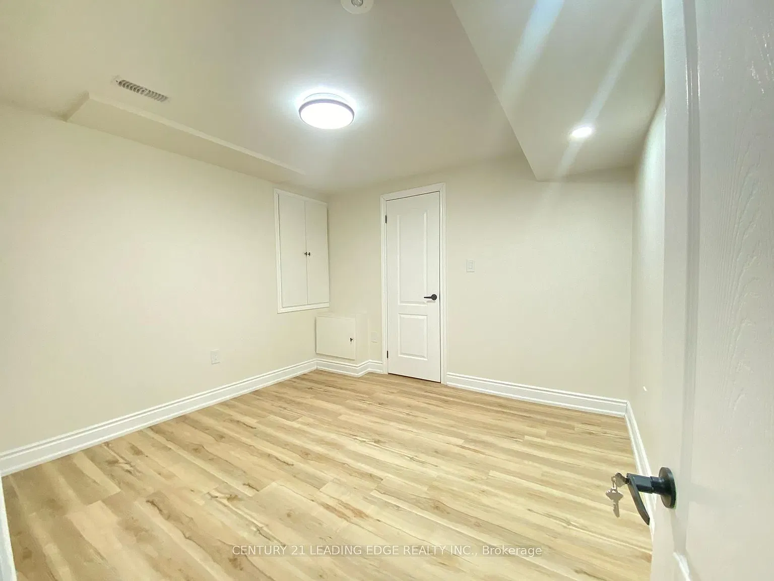 3 bed, $2,300 — Photo 3