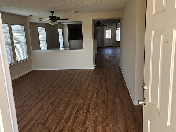 3rd image of 14749 Forest Hollow Dr
