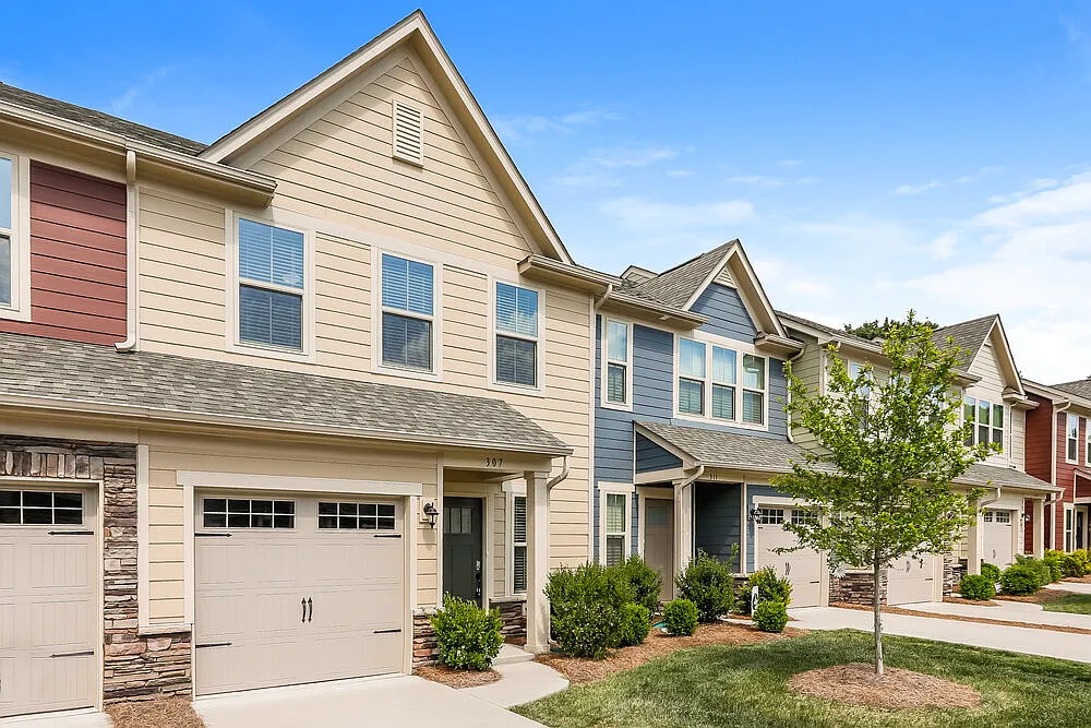 3 bed, 2.5 bath, 1760 sqft, $2,375 — Photo 4