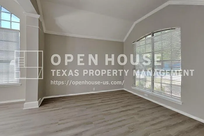 2904 Saint Martin Dr — Photo 5