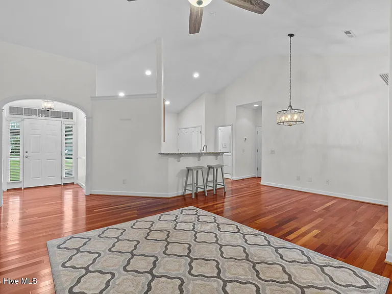38 Amber Ct — Photo 5