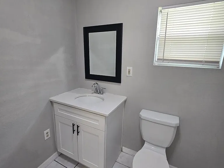 2406 E Clark St — Photo 27