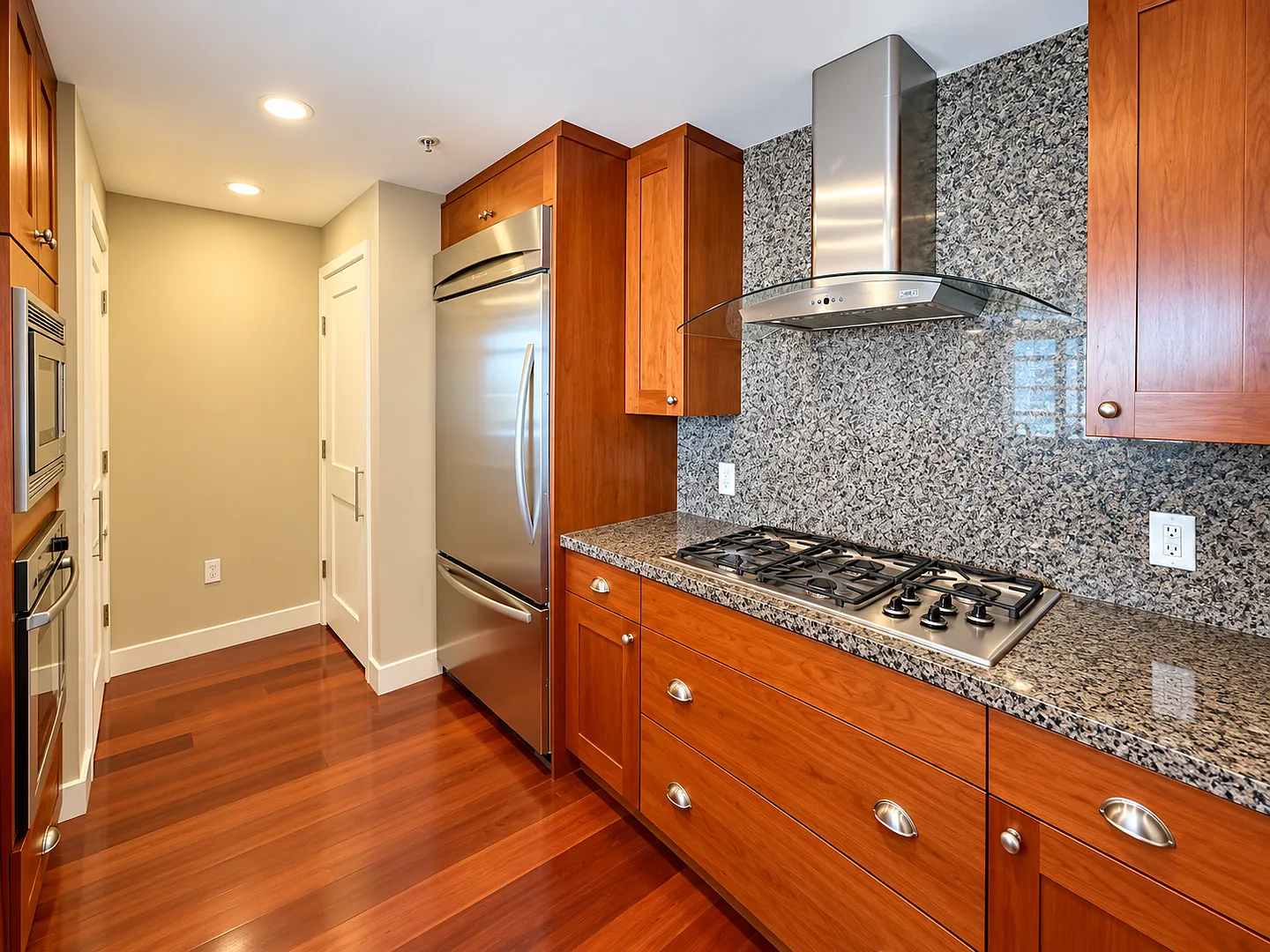 Downtown San Diego Condo Special Construction Rental Rate — Photo 2