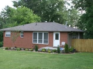 102 Henderson Ln, Oak Ridge, TN 37830