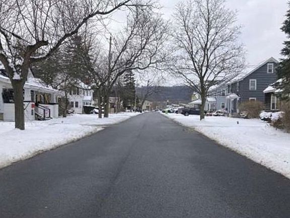 Exterior Neighborhood (street photo)