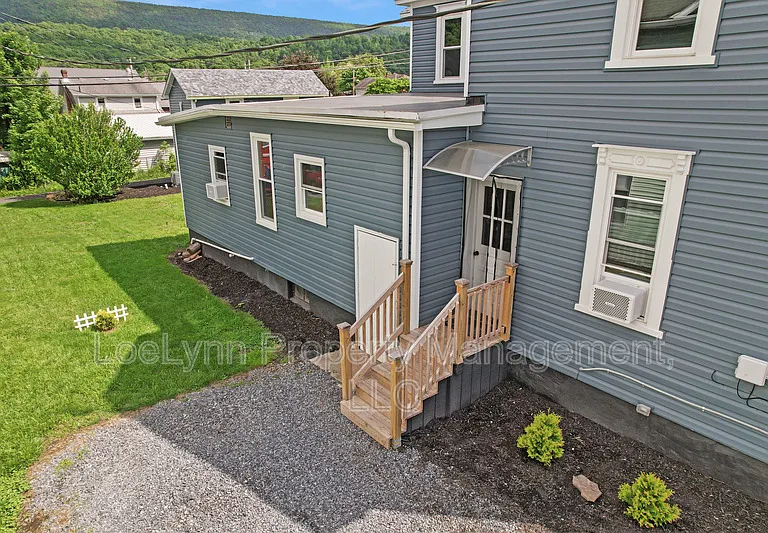 14210 Temple St — Photo 6