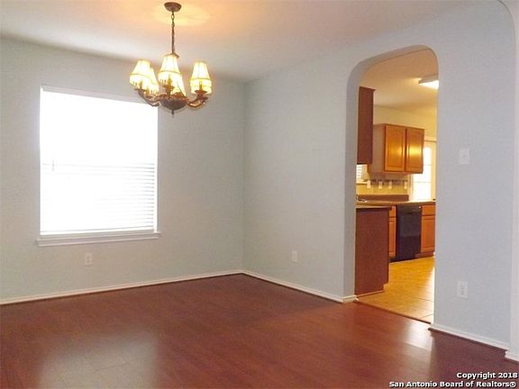 4th image of 414 Ann Dr