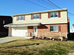 3653 Nimrod St, Seaford, NY 11783