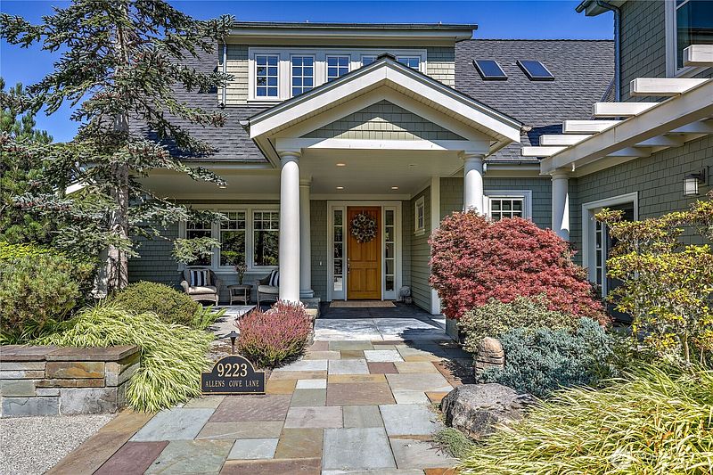 4th image of 9223 Allens Cove Lane NE