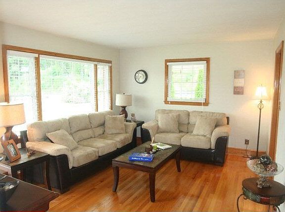 2nd image of 4011 Sunset Dr
