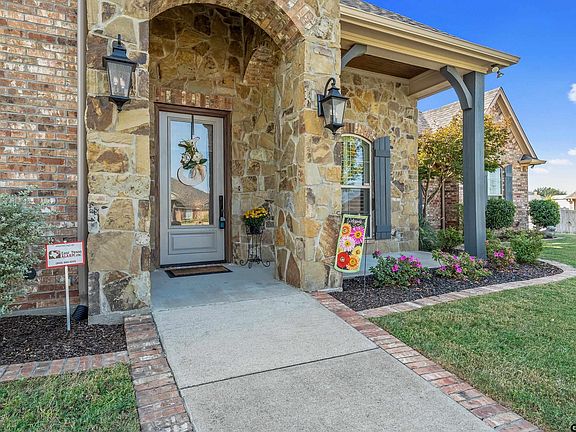 4th image of 346 Baganie Ln