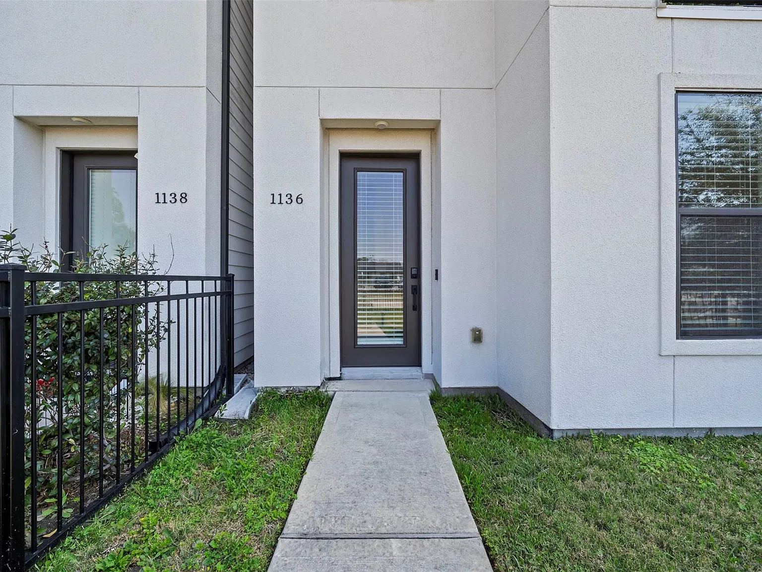 3 bed, 3.5 bath, 1926 sqft, $2,950 — Photo 3